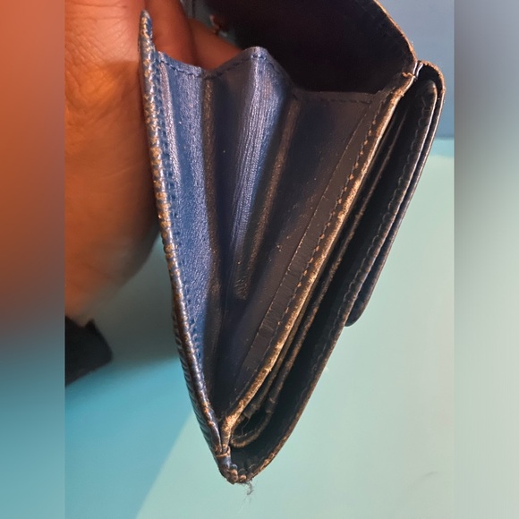 PRE💖LOVED Louis Vuitton tri-fold Epi Blue Wallet - Picture 7 of 13